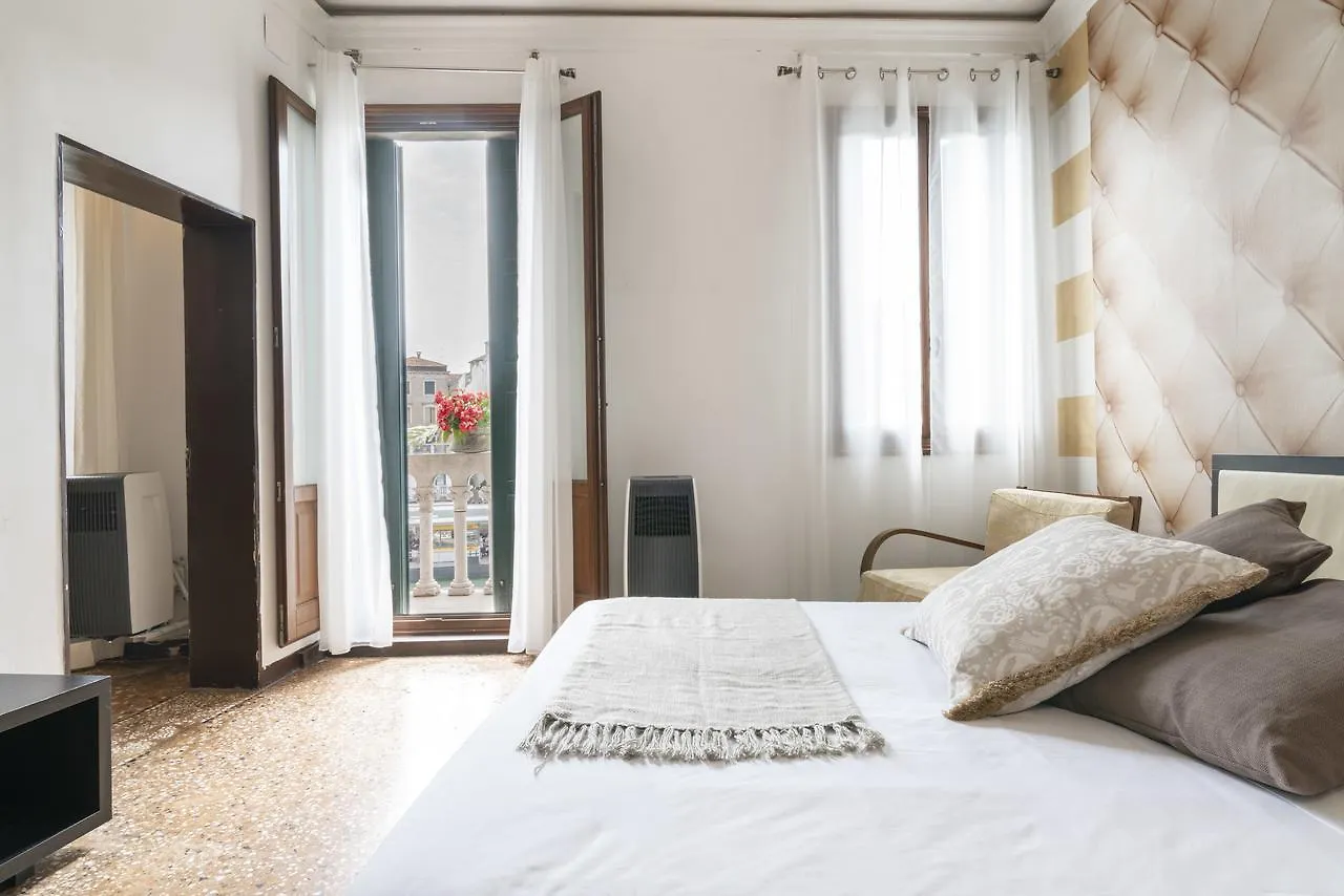 Venice Grand Canal Terrace Apartment